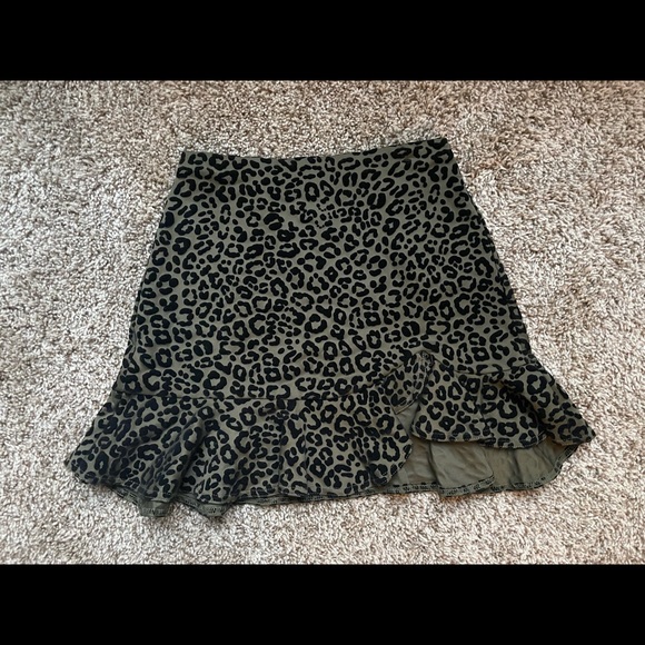 Aqua Dresses & Skirts - Cute AQUA Velvet Leopard Print Skirt